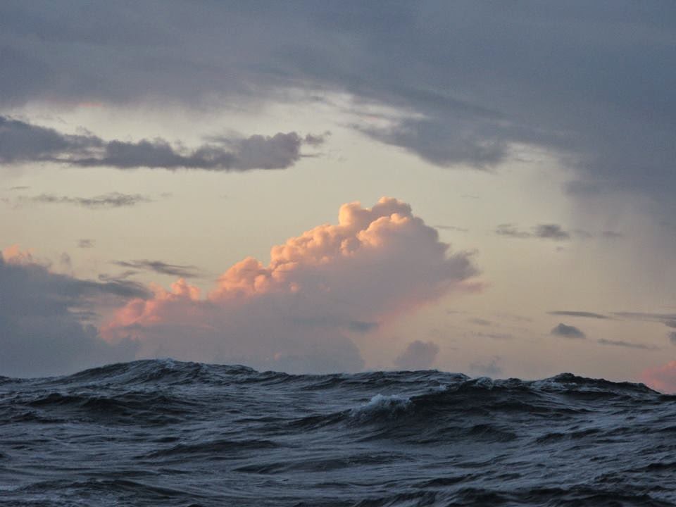 Precioso atardecer en algún punto en mitad del Atlántico.