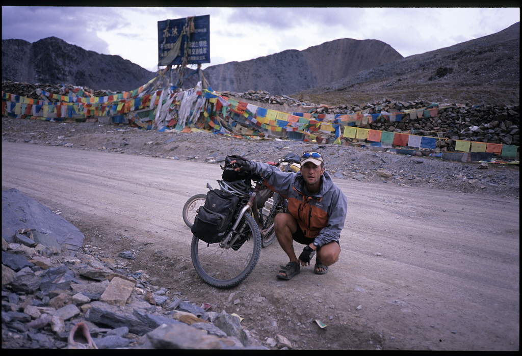 Jason en Nepal atravesando la cordillera del Himalaya.